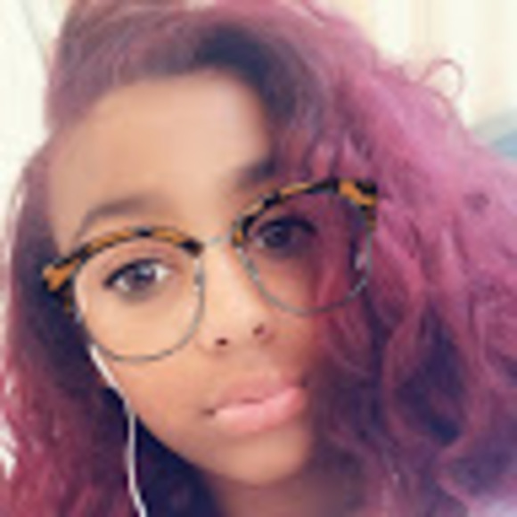 Meet your Posher, Natalia - Picture 1 of 1